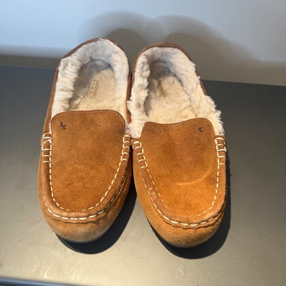 Koolaburra by Ugg slippers like new condition womens size 6 - Picture 2 of 6